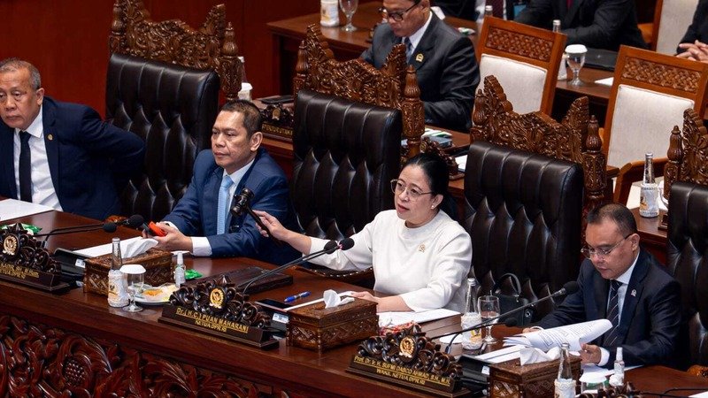 Ketua DPR RI Puan Maharani memimpin sidang rapat paripurna.
