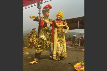 Salah satu pementasan seni rakyat dalam gelaran 'Purwo Anggelar Ing Roso' di Ambarawa, Kabupaten Semarang.