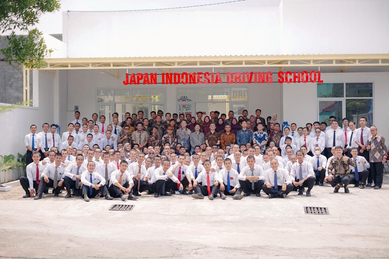 Siswa JIDS yang merupakan calon driver profesional dari berbagai daerah di Indonesia yang akan disalurkan ke Jepang.