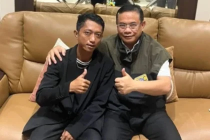 Ahmad Husein bersama Bupati Pati Sudewo. Husein dikabarkan turut dibidik KPK setelah Bupati Pati Sudewo terjaring OTT.