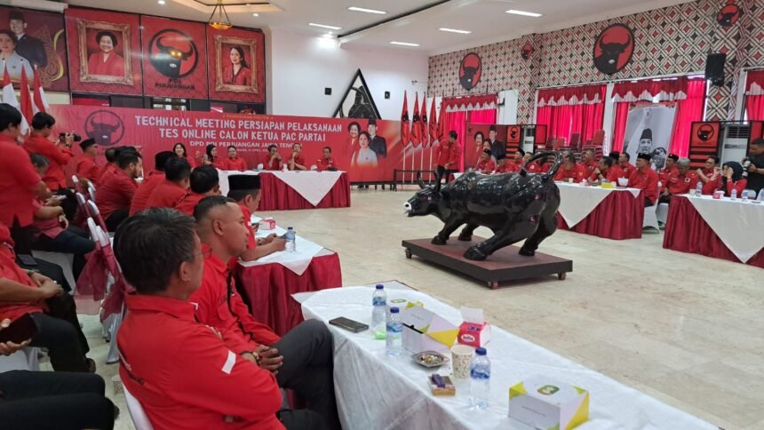 Kader PDIP lintas generas, dari yang muda hingga senior, turut dalam seleksi dan penyaringan calon Ketua PAC PDIP se-Jateng, di Panti Marhaen.