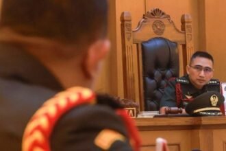 Ketua Majelis Hakim Kolonel CHK Fredy Ferdian Isnartanto dalam persidangan pemeriksaan saksi dalam perkara penyiraman air keras terhadap Wakil Koordinator KontraS, Andrie Yunus di Pengadilan Militer II-08 Jakarta, Rabu (6/5/2026).