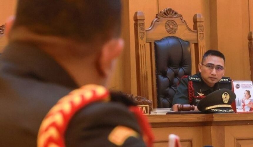 Ketua Majelis Hakim Kolonel CHK Fredy Ferdian Isnartanto dalam persidangan pemeriksaan saksi dalam perkara penyiraman air keras terhadap Wakil Koordinator KontraS, Andrie Yunus di Pengadilan Militer II-08 Jakarta, Rabu (6/5/2026).