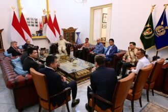 Presiden Prabowo Subianto menerima kunjungan Michael Bloomberg beserta delegasi di Istana Kepresidenan, Jakarta, Selasa (18/11/2025). (Setneg)