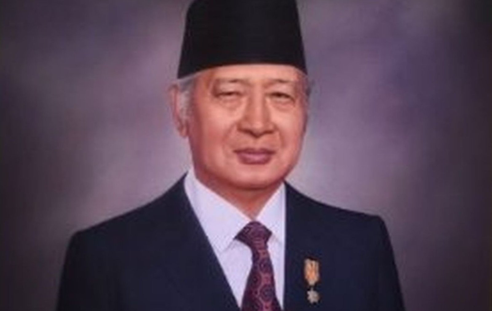 Presiden ke-2 RI, Soeharto. Gelar Pahlawan Nasional untuk Soeharto digugat di PTUN Jakarta.
